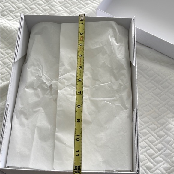 Dior White Gift Box - Picture 4 of 8